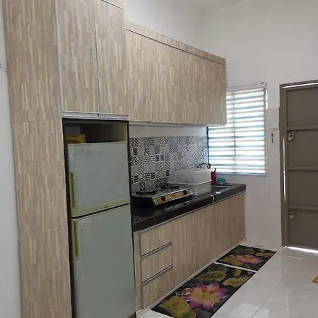 Lynn Homestay Seri Iskandar Exterior photo
