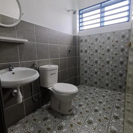 Lynn Homestay Seri Iskandar Exterior photo