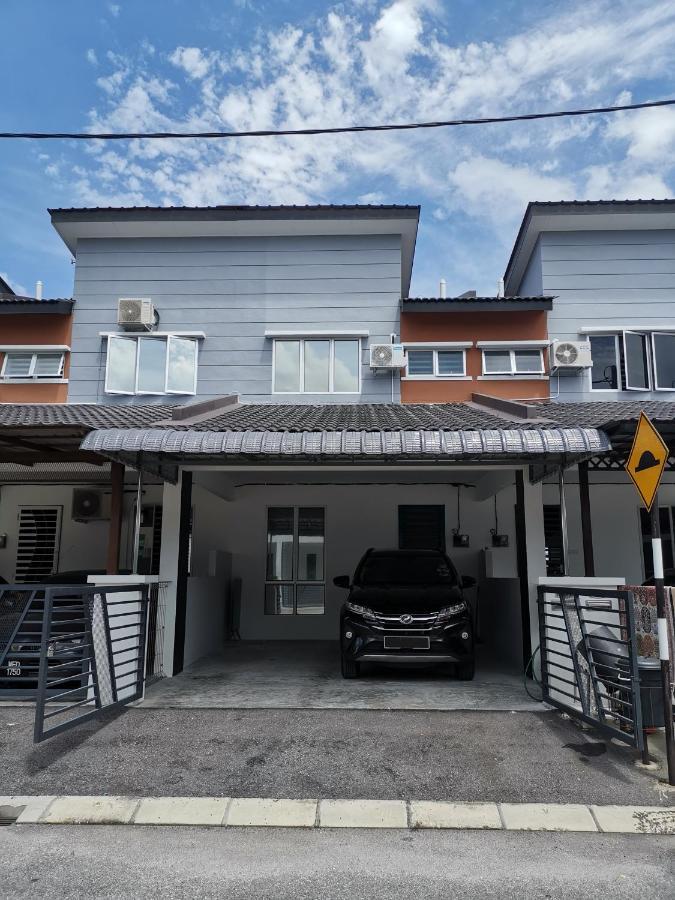 Holiday home Lynn Seri Iskandar